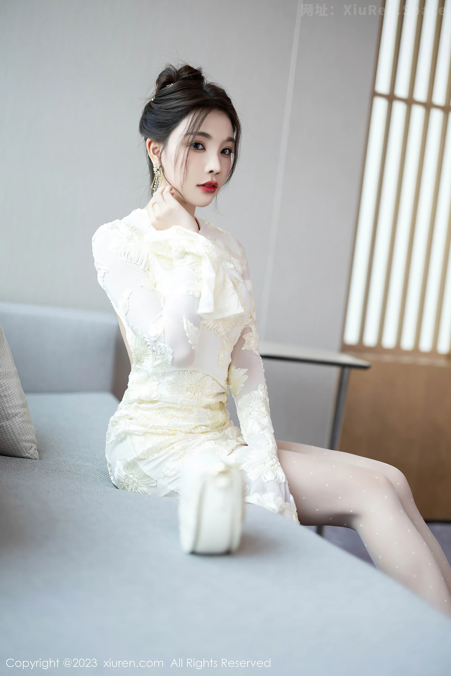 图片[5]-[XiuRen秀人网]VOL.7476 女神徐莉芝性感淡黄连衣短裙+黄色情趣内衣秀惹火身材诱惑写真85P-秀人网官方网站